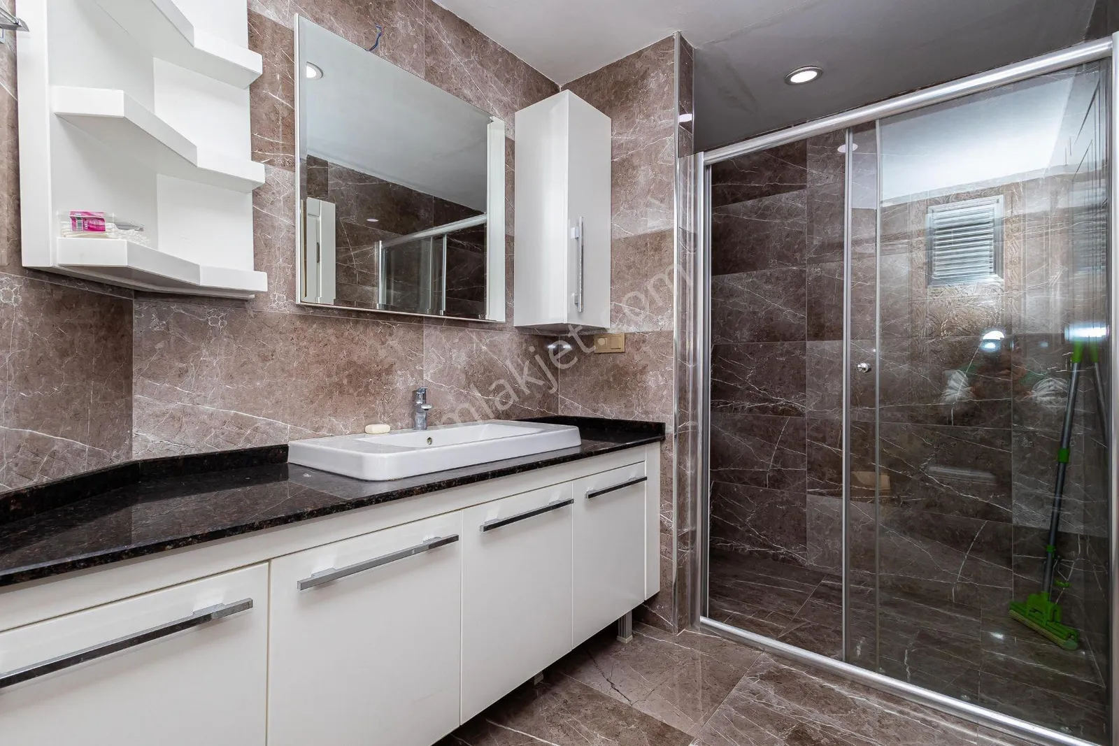 Apartment, 4-room, 160 m²