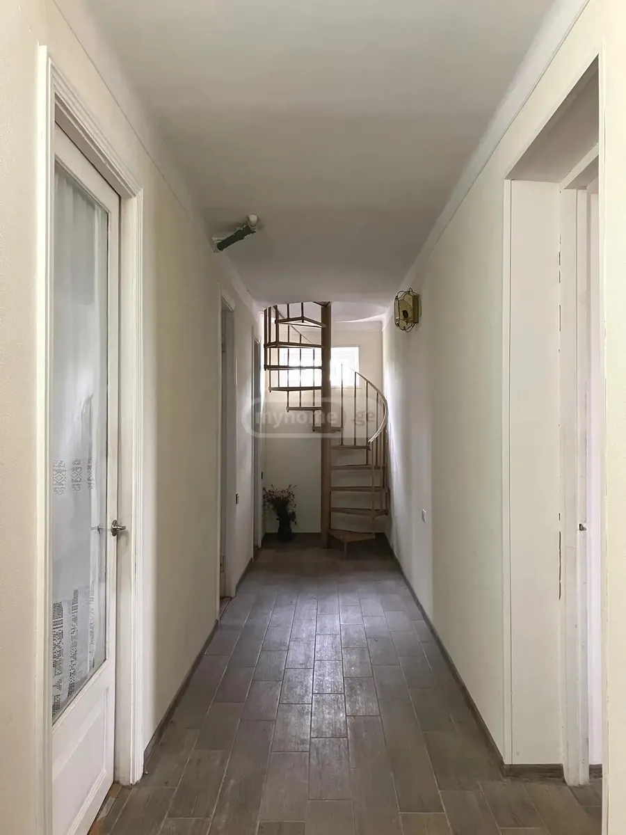 House, 5-room, 310 m²