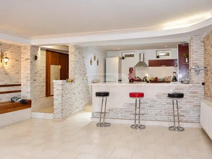 House, 5-room, 270 m²
