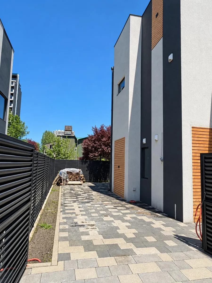House, 4-room, 220 m²