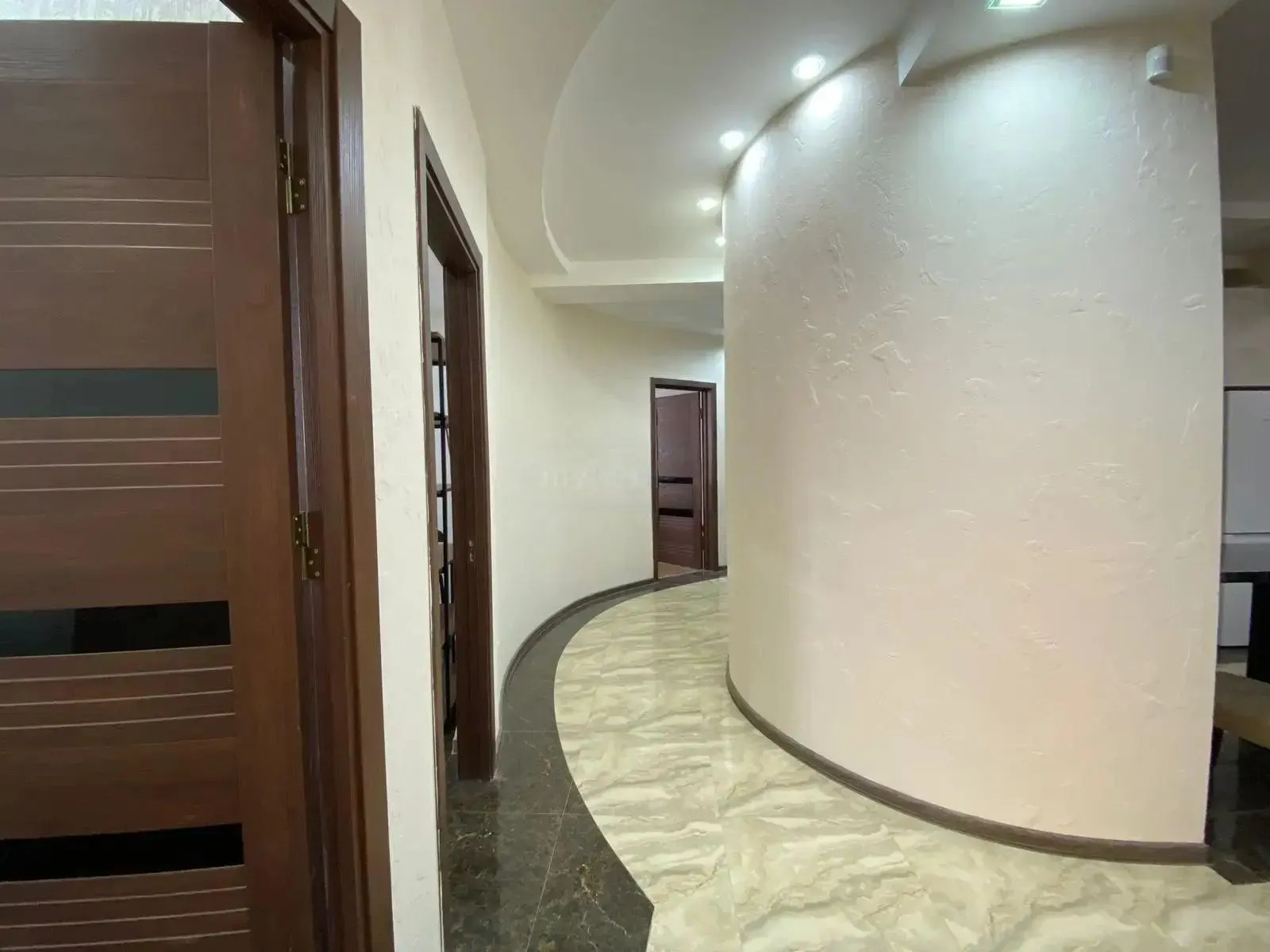 Дом, 10-комн., 420 м²