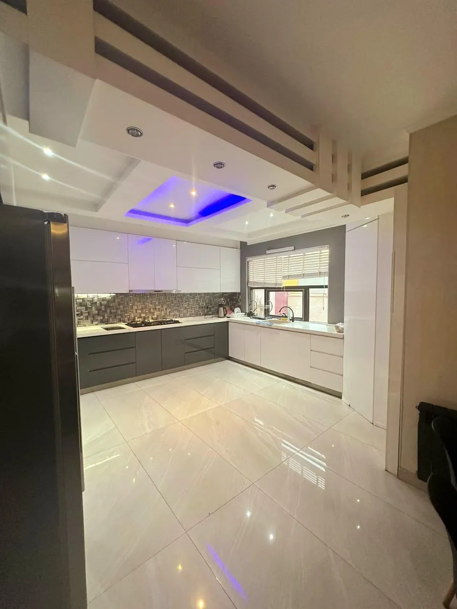 House, 6-room, 600 m²