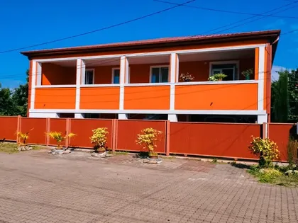 House, 300 m²