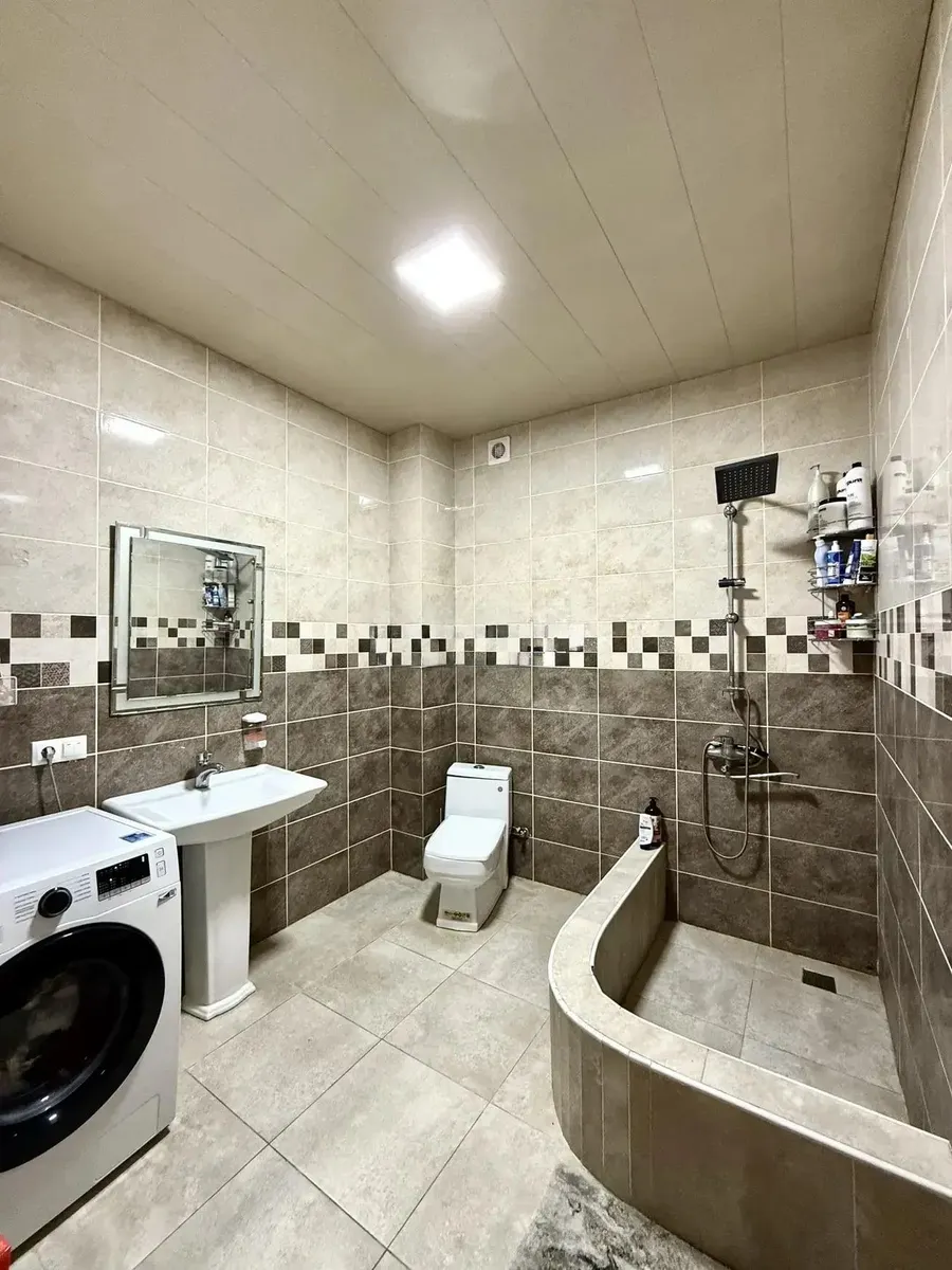 Дом, 7-комн., 210 м²