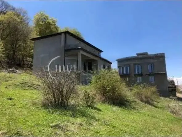 Дом, 6-комн., 300 м²