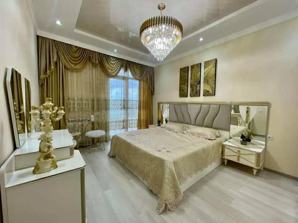House, 5-room, 600 m²