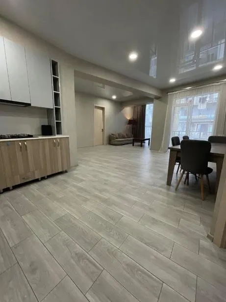 Квартира, 3-комн., 108 м²