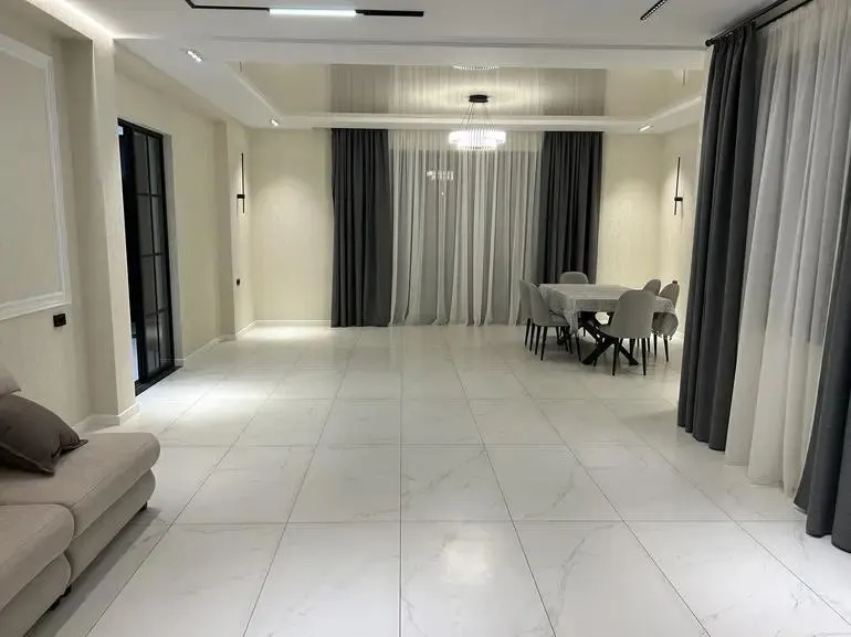 House, 5-room, 380 m²