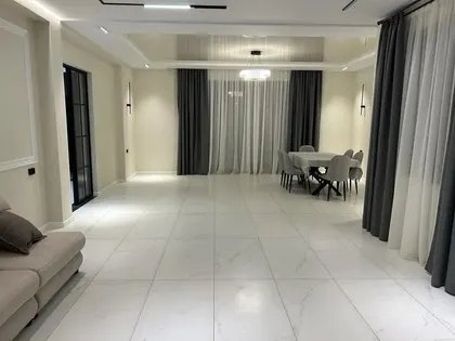 House, 5-room, 380 m²