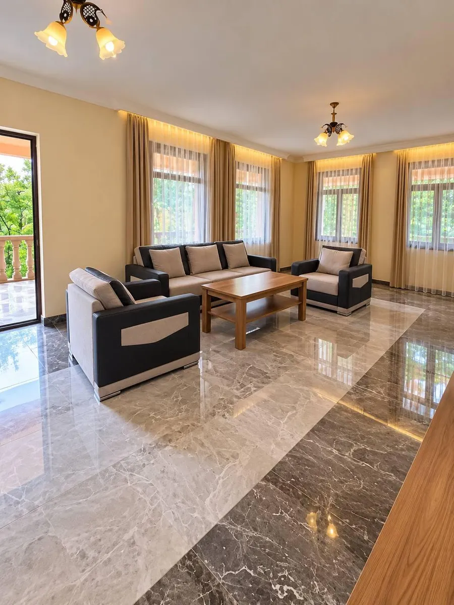 House, 4-room, 425 m²