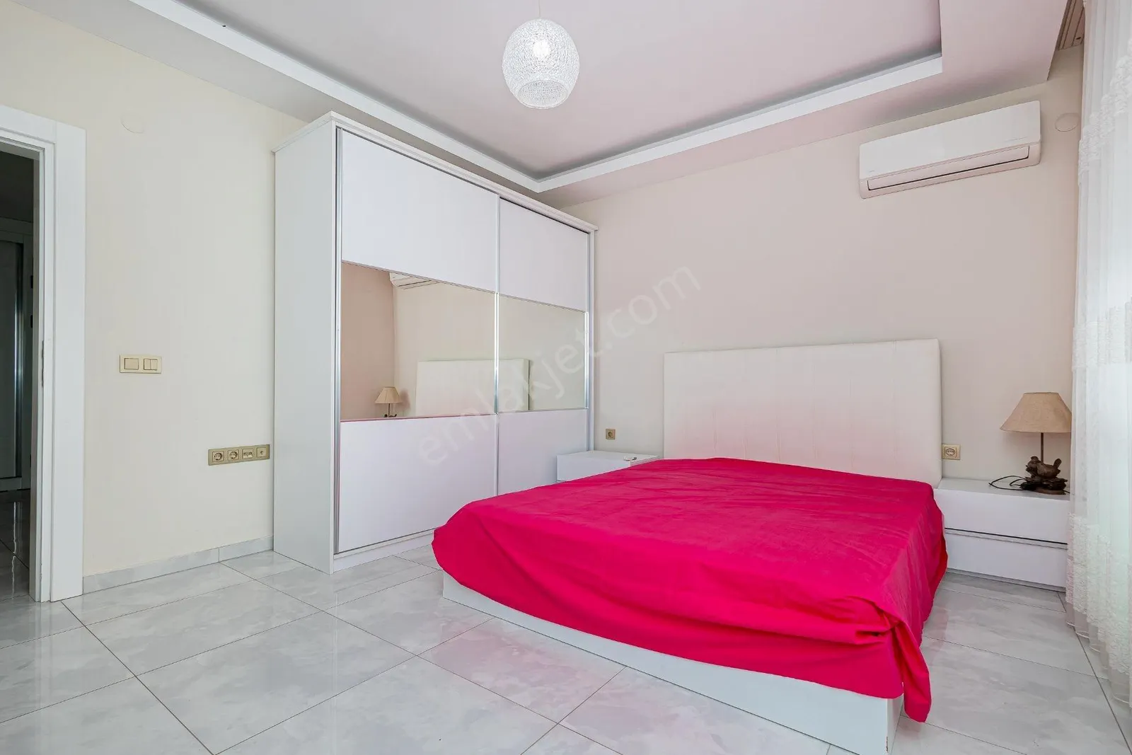 Apartment, 4-room, 160 m²