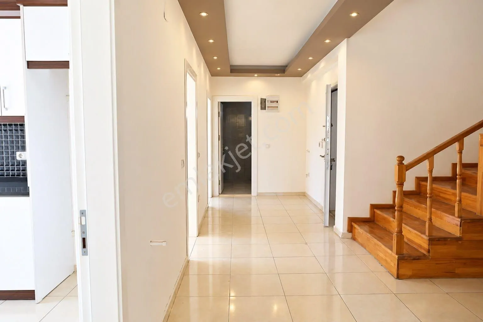 Apartment, 8-room, 290 m²
