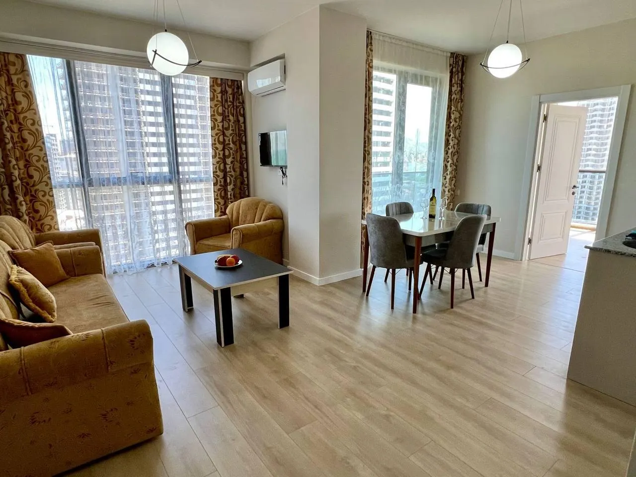 Apartment, 3-room, 78 m², Steps