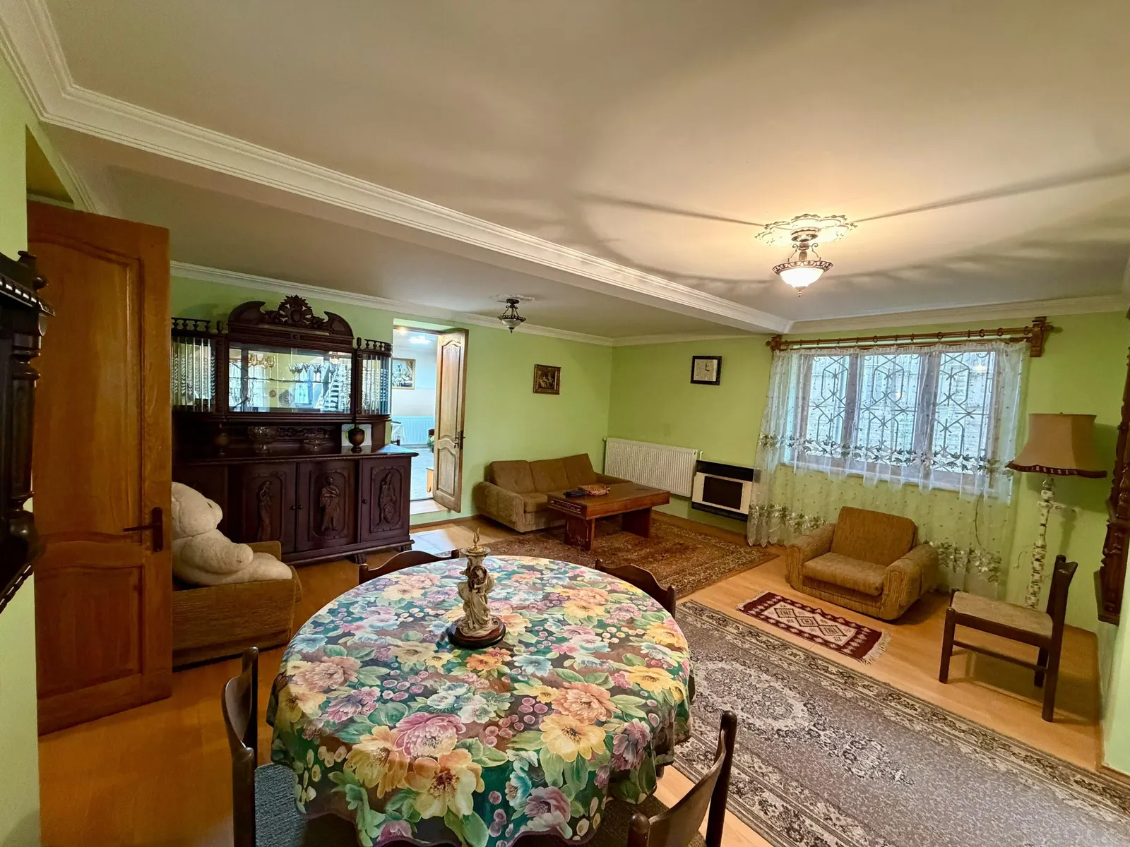Дом, 7-комн., 370 м²