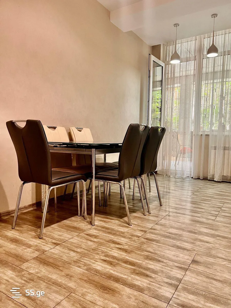 Apartment, 4-room, 220 m²
