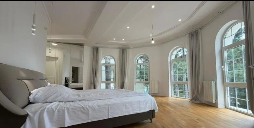Дом, 5-комн., 639 м²