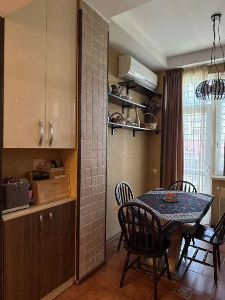 Квартира, 3-комн., 76 м²