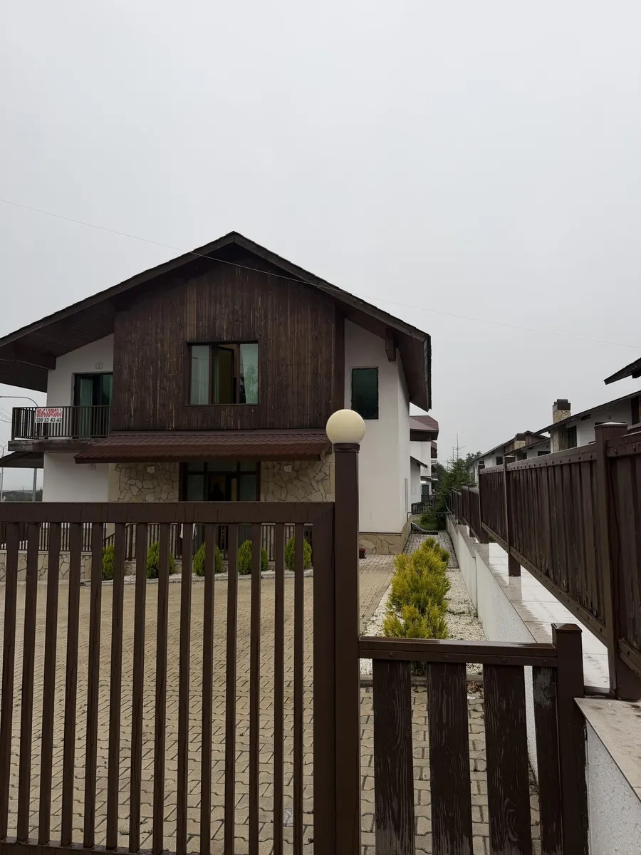 House, 4-room, 400 m²