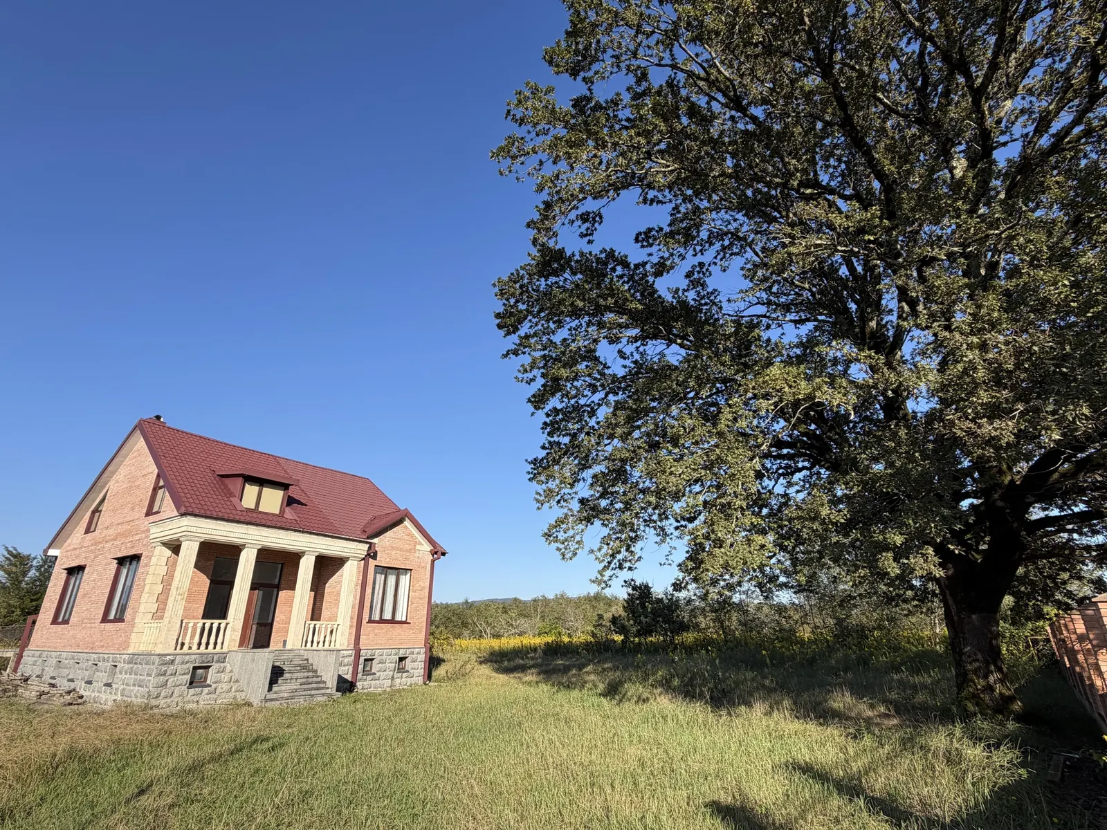 House, 6-room, 372 m²