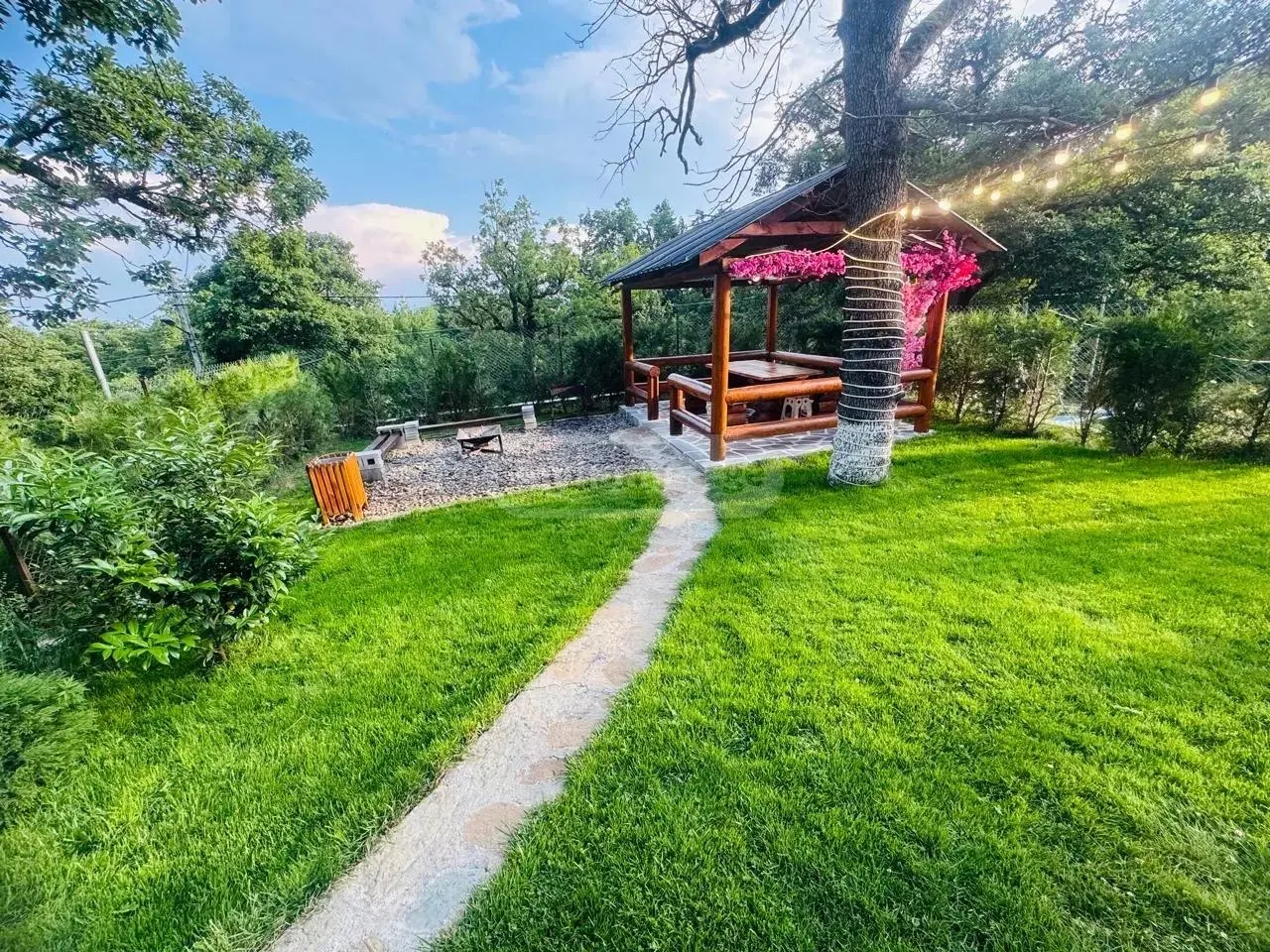 House, 5-room, 450 m²