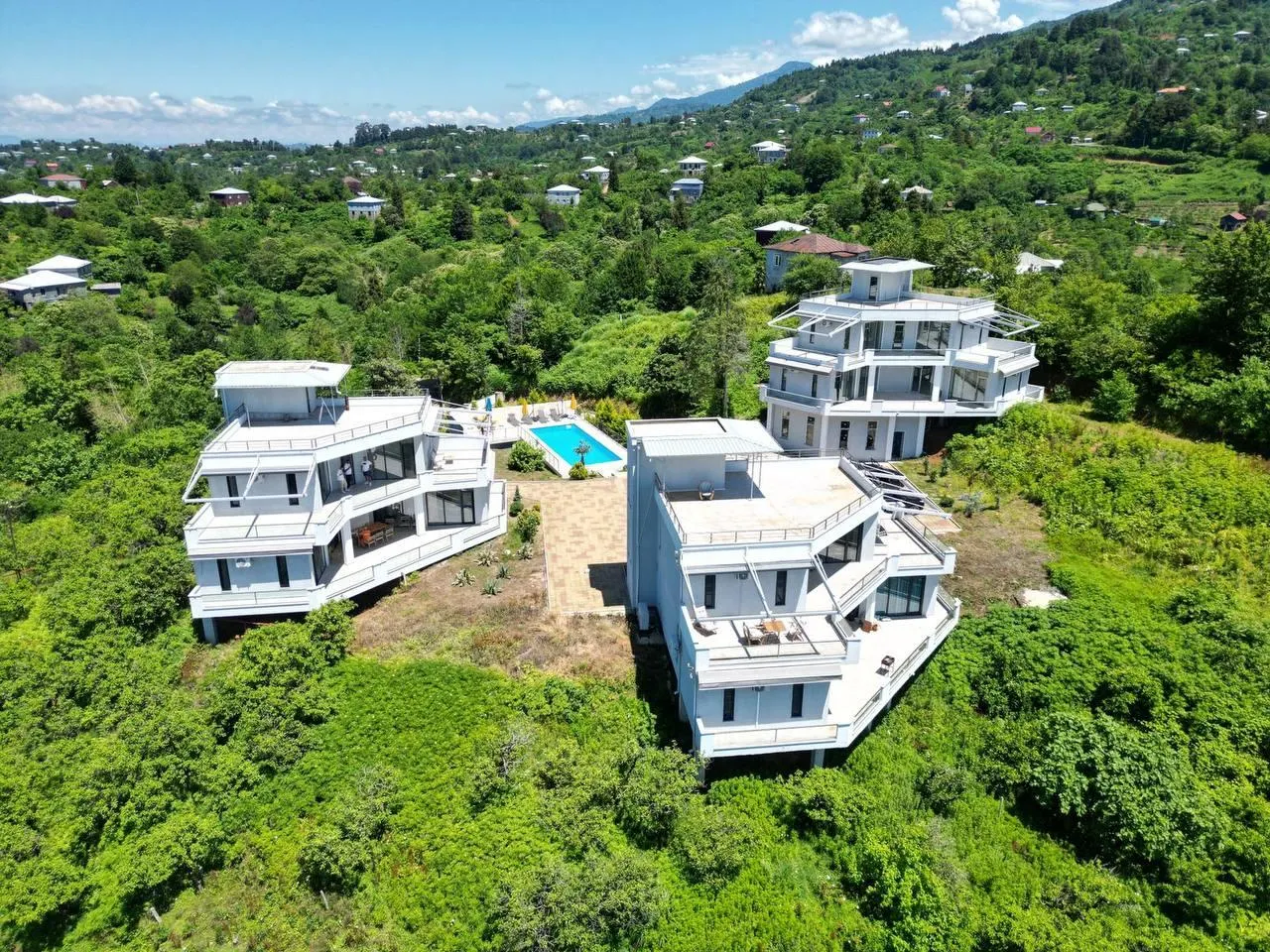 House, 5-room, 415 m²