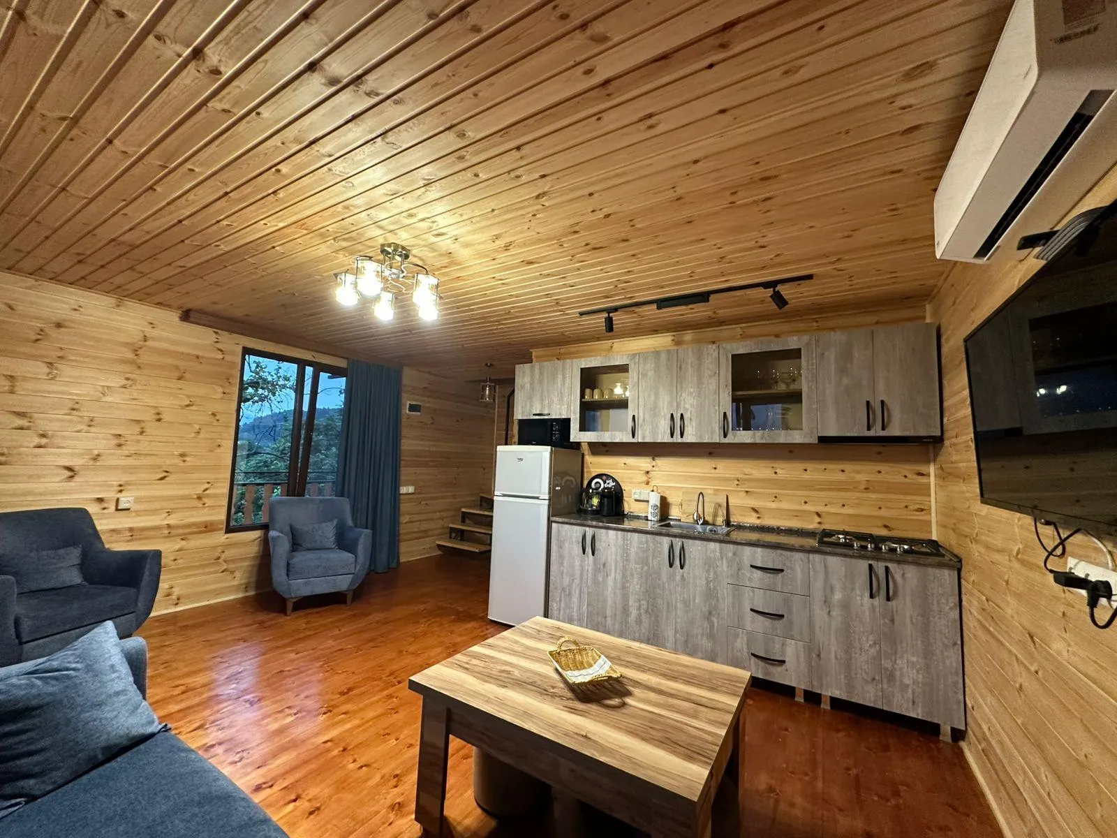 House, 3-room, 80 m²