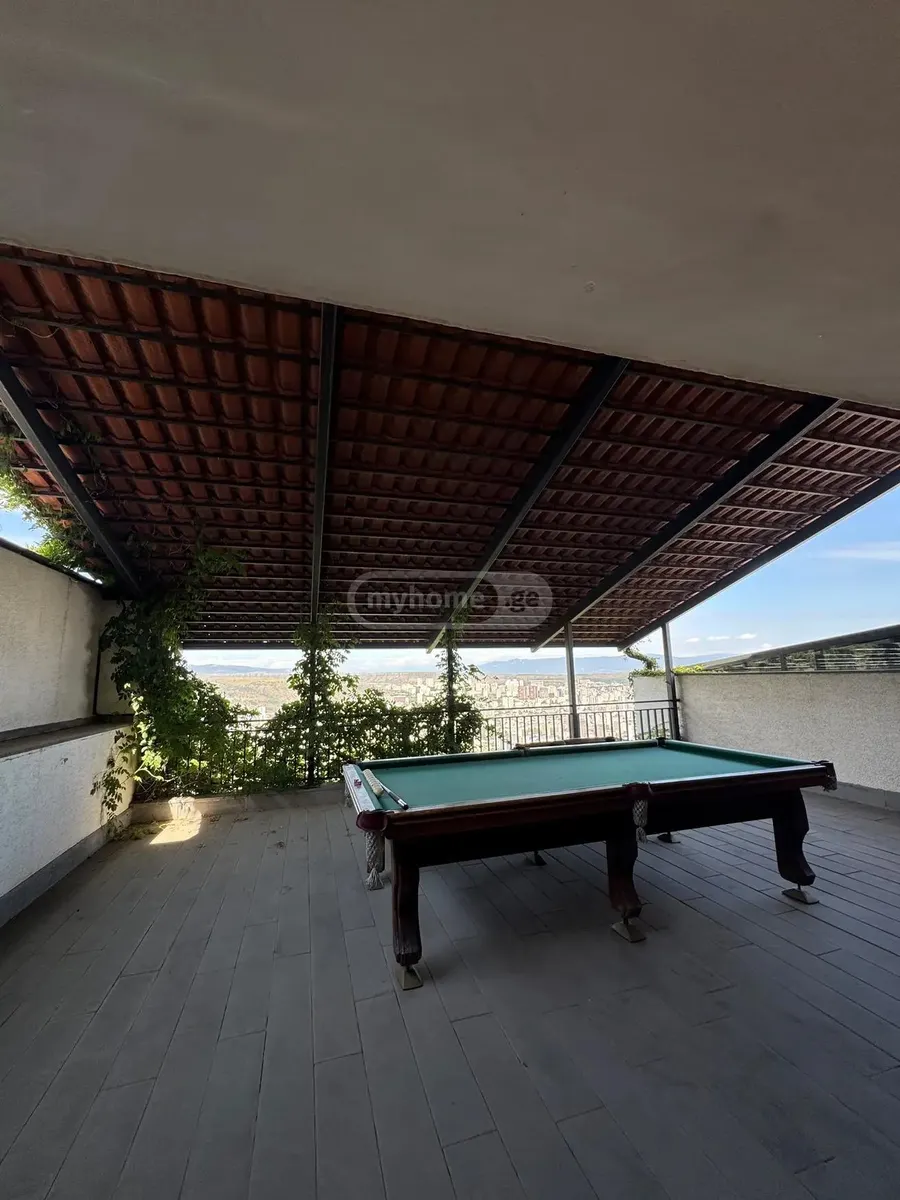 House, 5-room, 588 m²