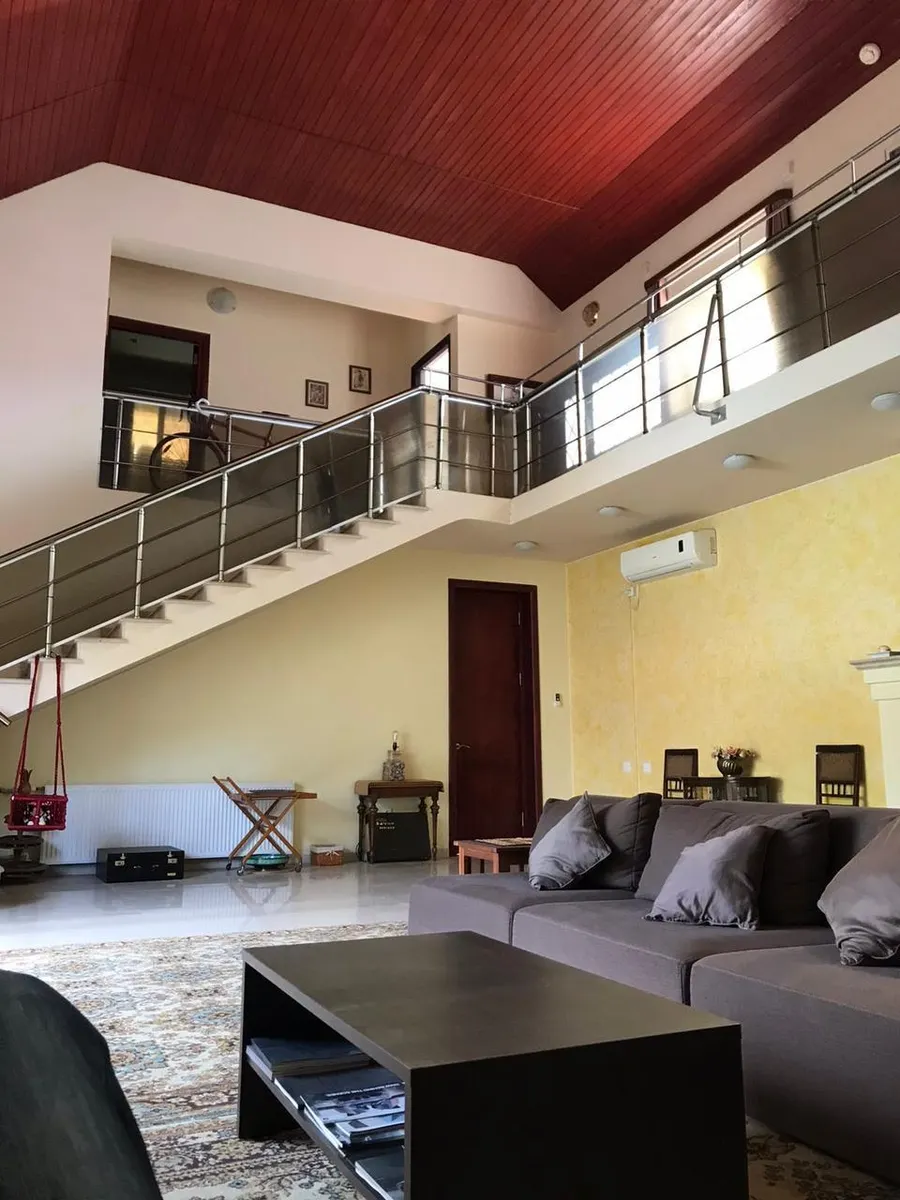 Дом, 5-комн., 700 м²