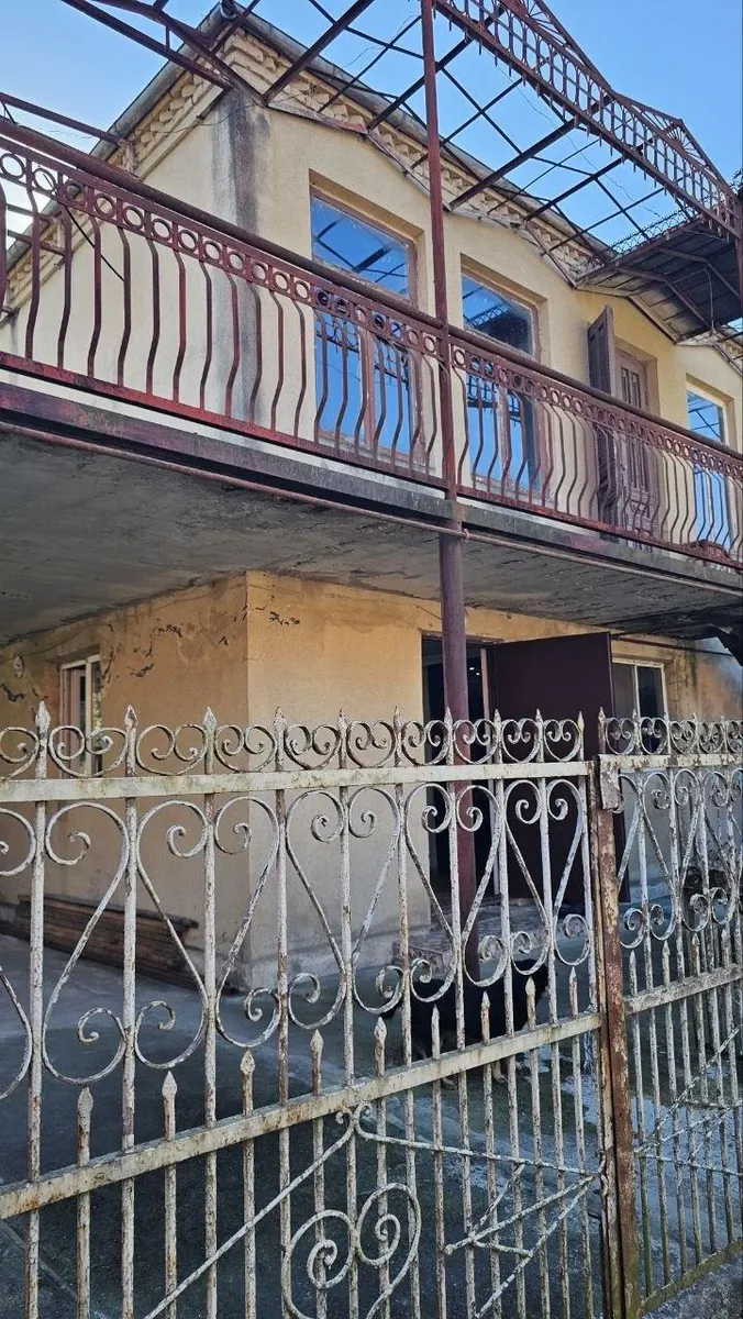 House, 6-room, 250 m²