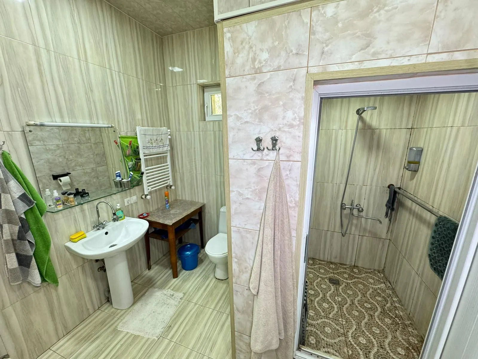 House, 4-room, 200 m²