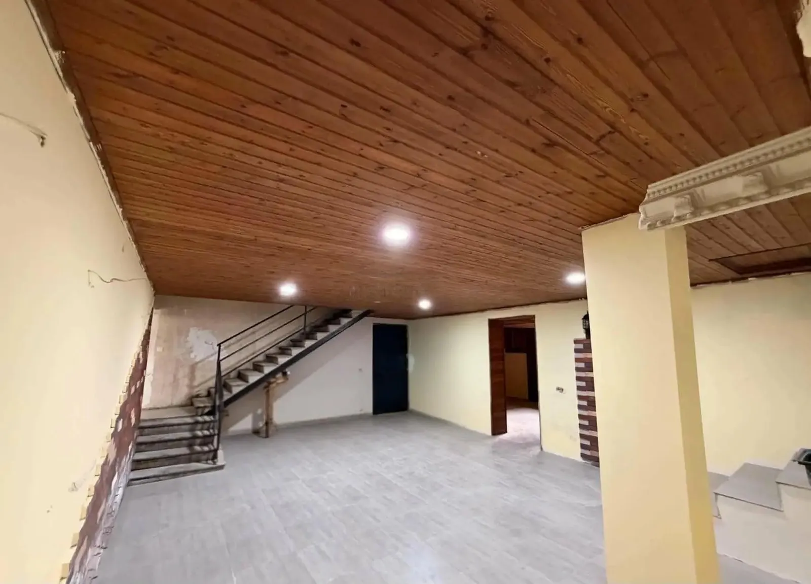 Дом, 10-комн., 550 м²