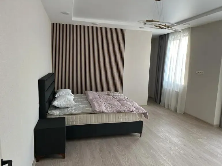 House, 5-room, 380 m²