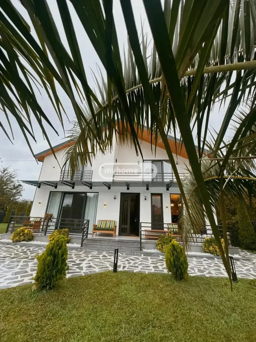 House, 5-room, 200 m²