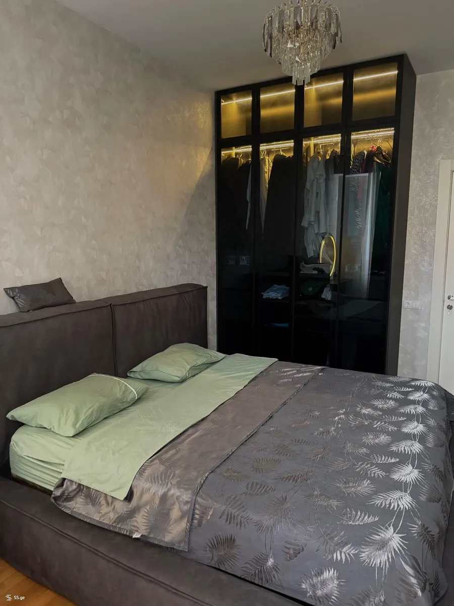 Квартира, 3-комн., 100 м²