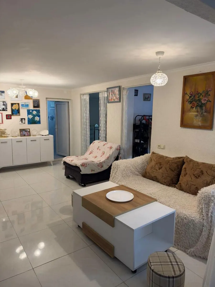 Дом, 5-комн., 300 м²