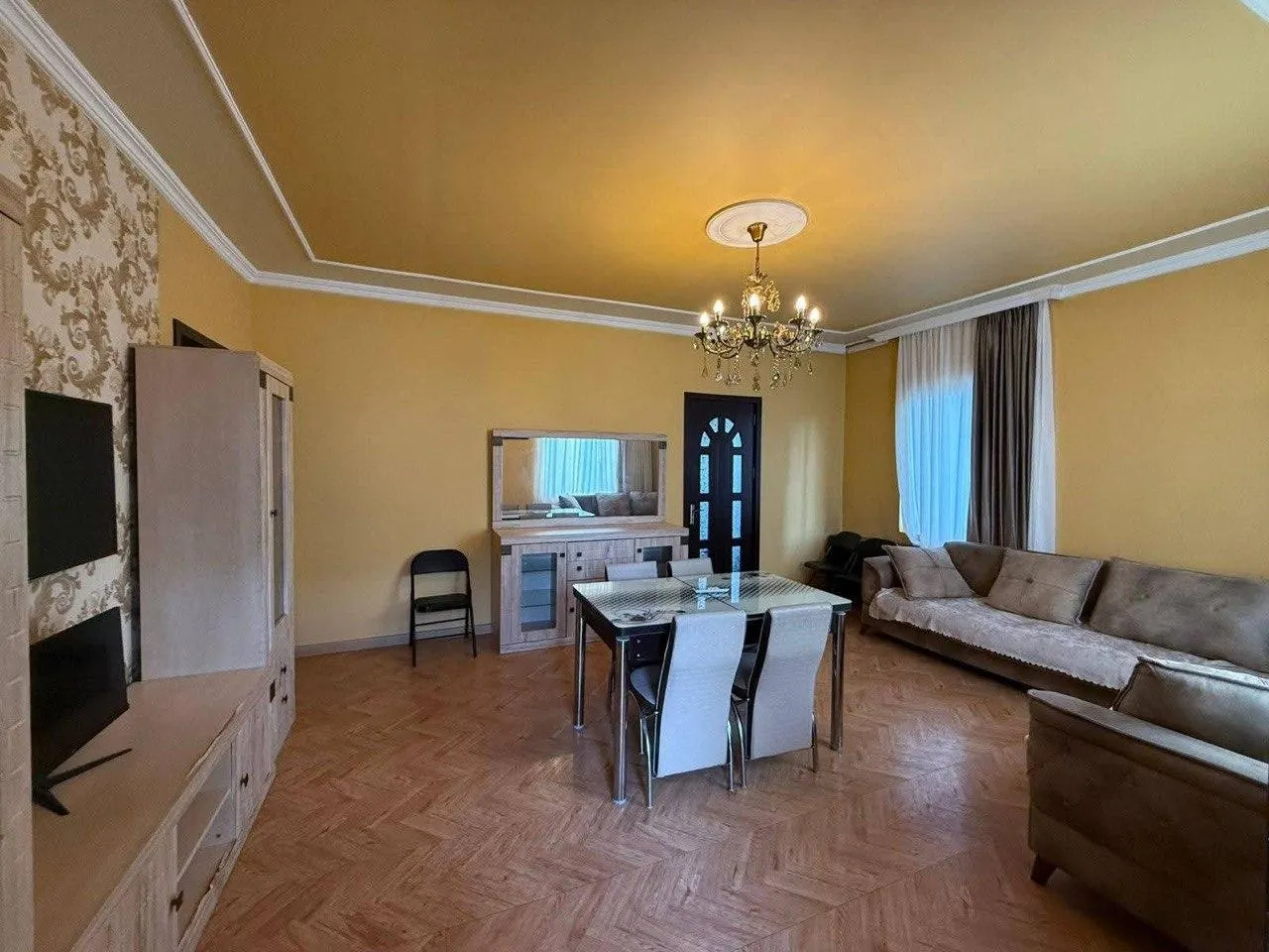 House, 4-room, 80 m²