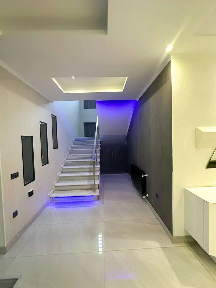 House, 6-room, 600 m²