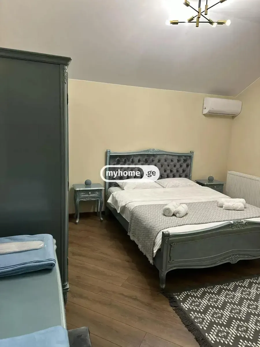 House, 5-room, 200 m²