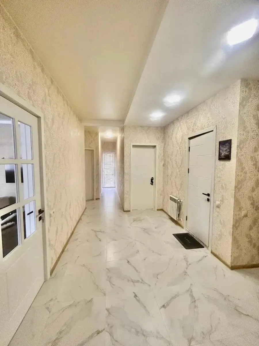 Дом, 5-комн., 280 м²