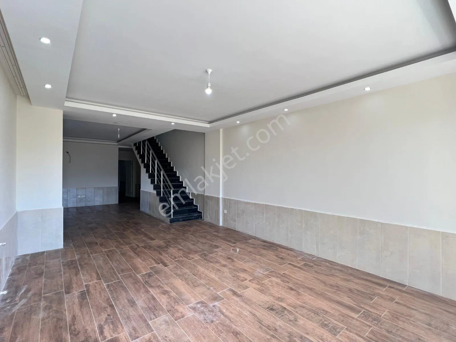 Apartment, 6-room, 200 m²