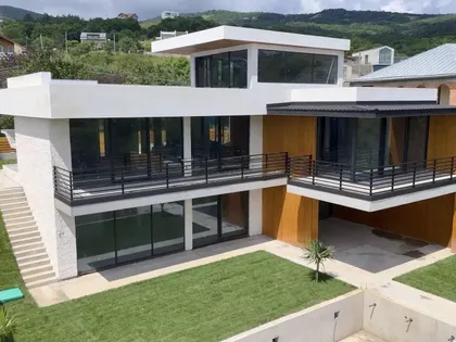Дом, 10-комн., 700 м²