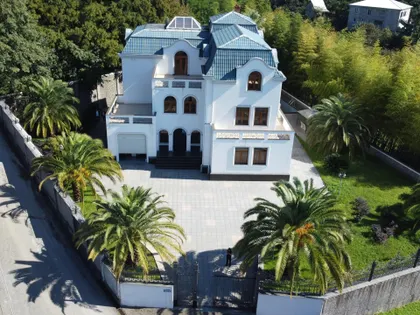 House, 10-room, 900 m²