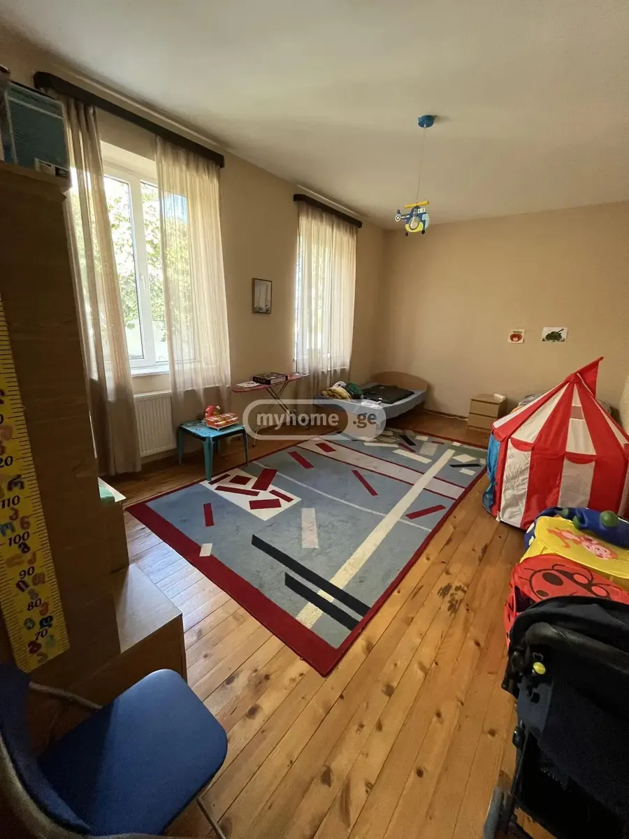 House, 6-room, 262 m²