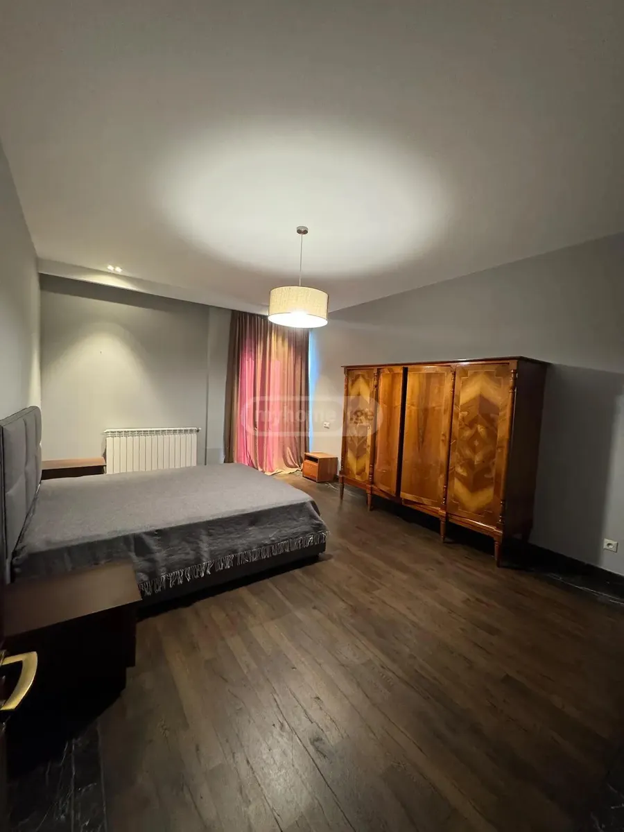 House, 5-room, 588 m²
