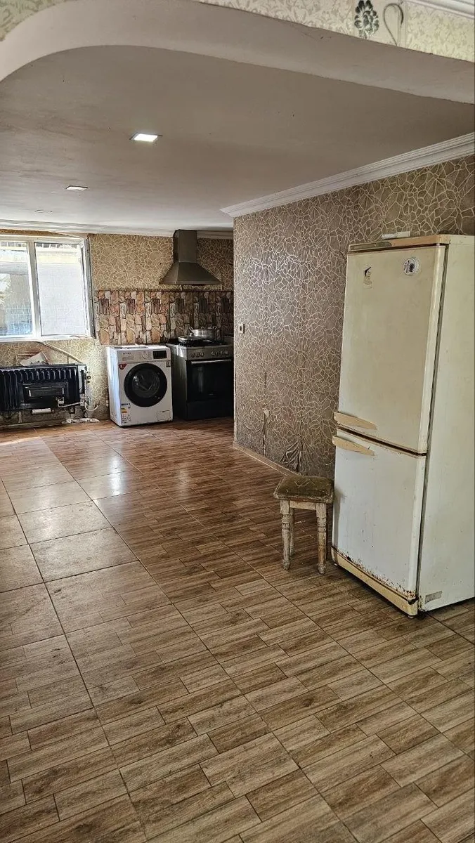House, 6-room, 250 m²