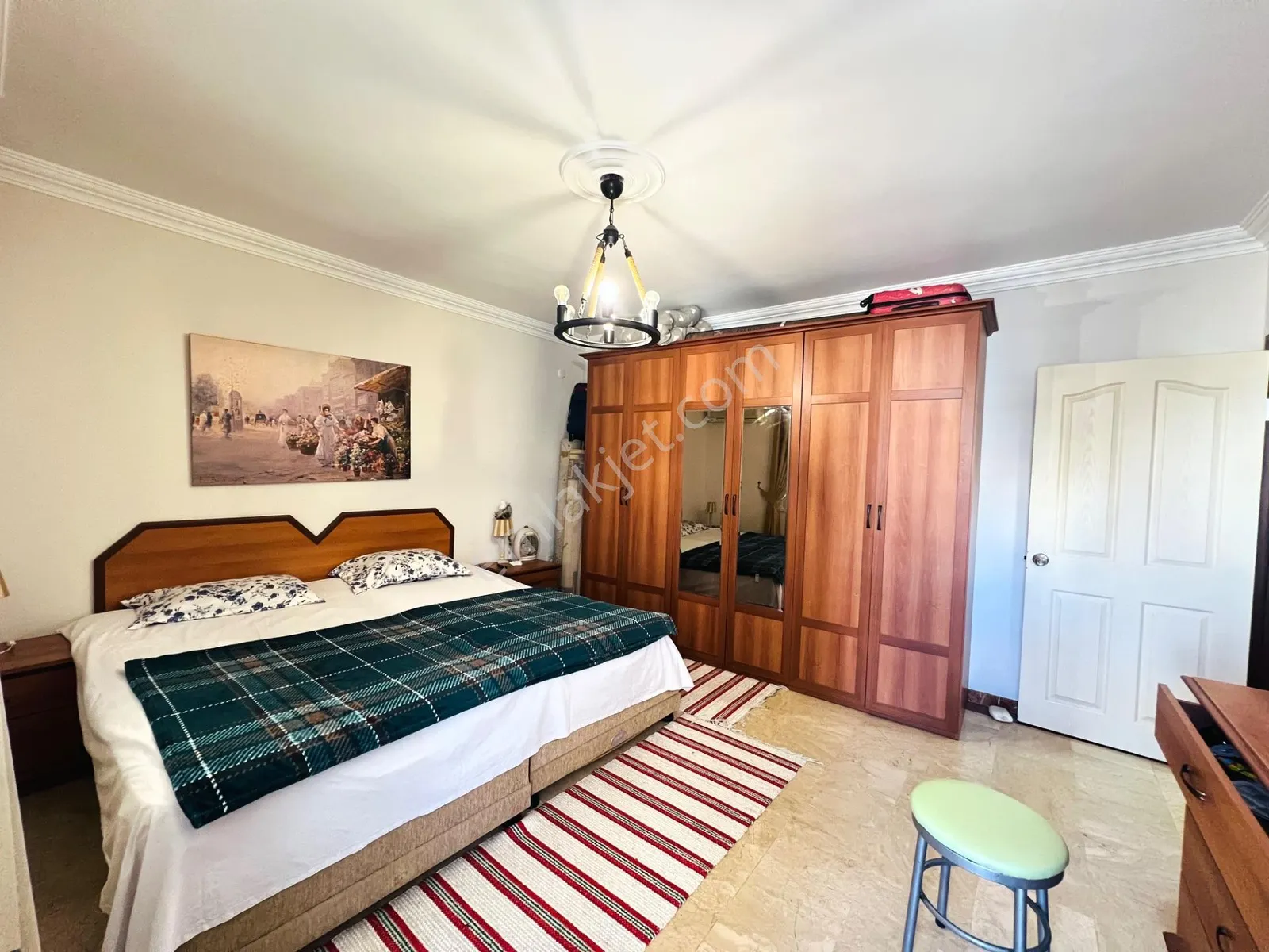 Apartment, 3-room, 135 m²