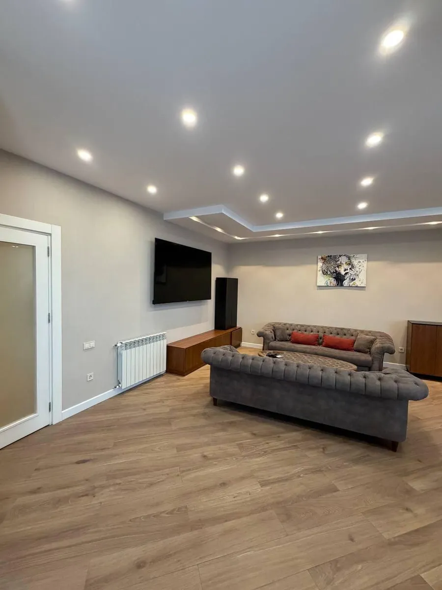 Квартира, 4-комн., 217 м²