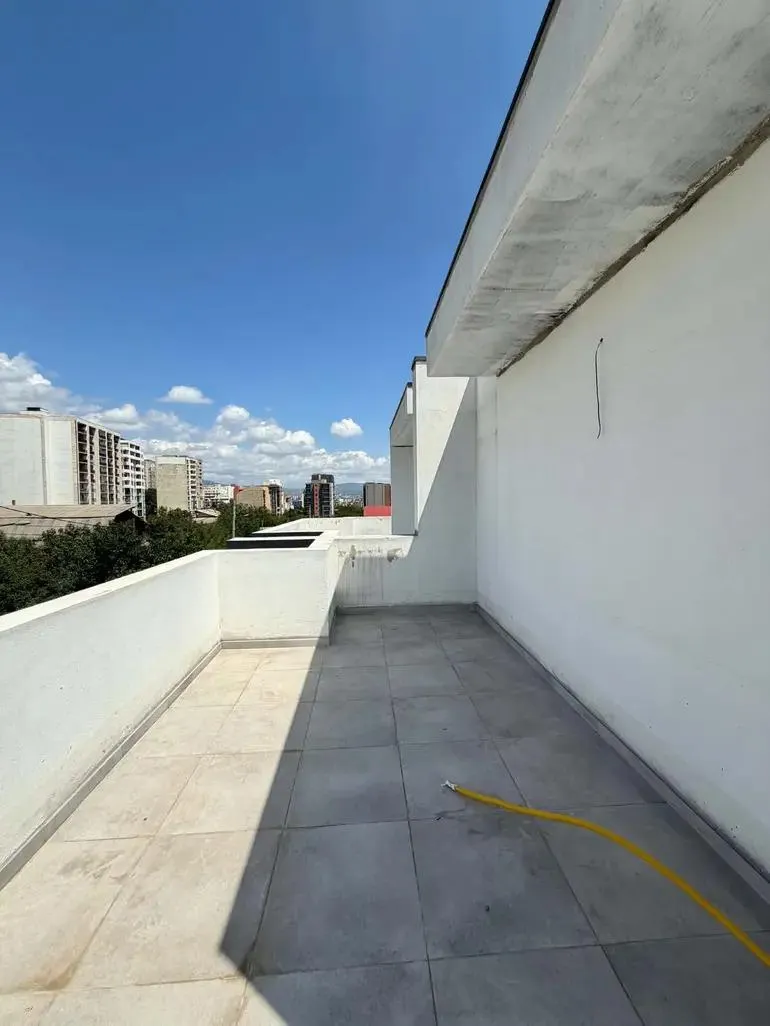 Дом, 5-комн., 370 м²