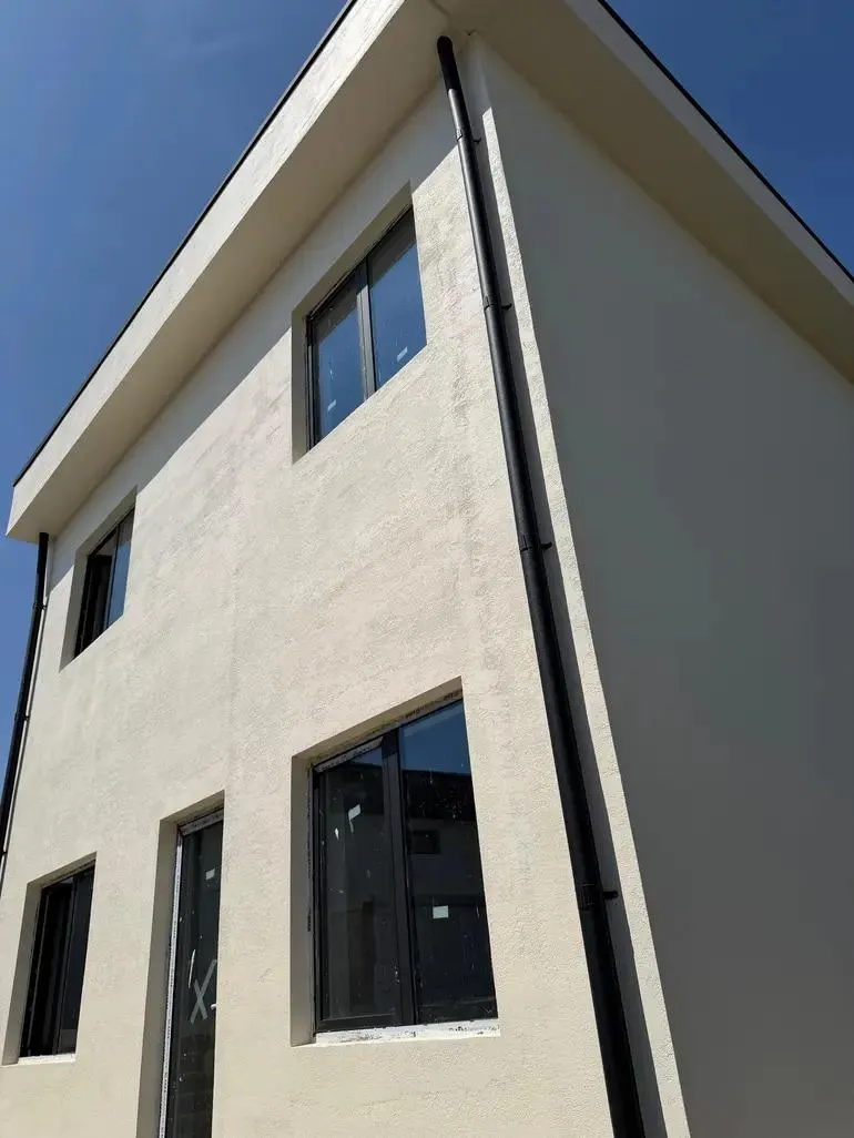 House, 5-room, 200 m²