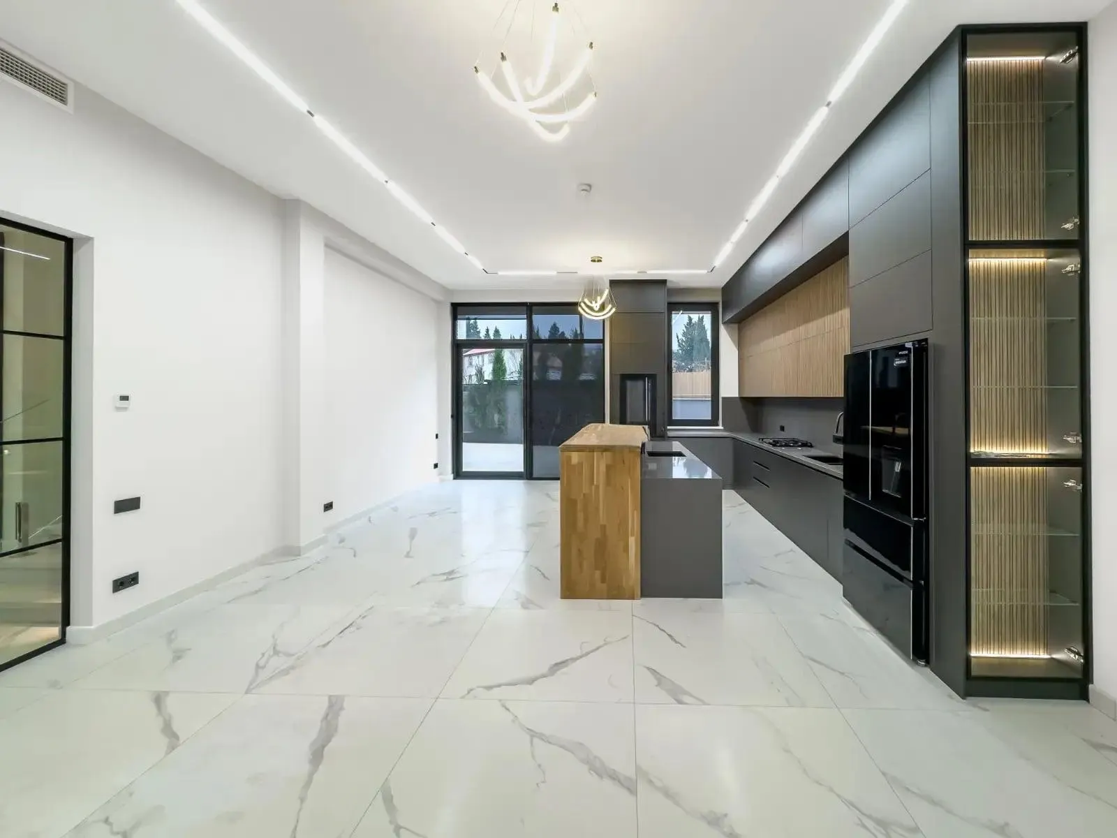 House, 10-room, 600 m²